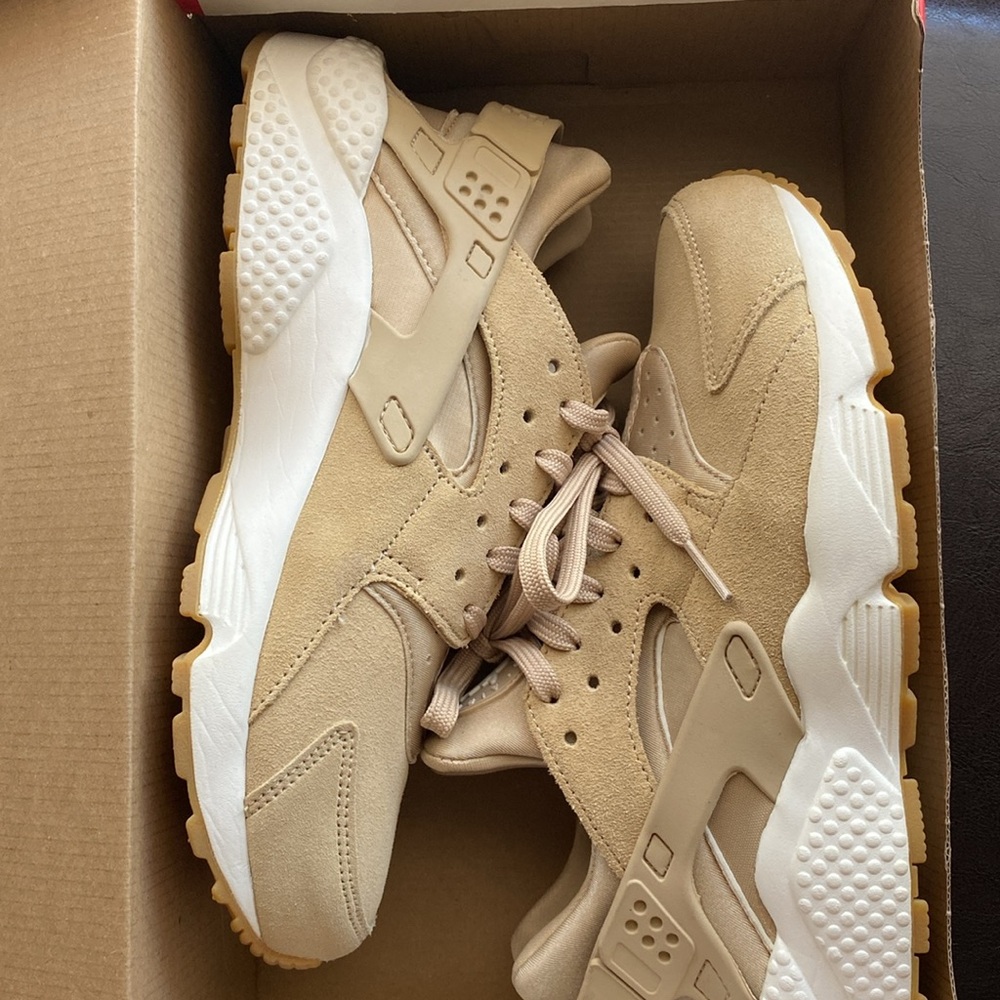 NIKE Air Huarache Run SD Women’s Size 9